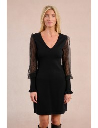 Robe courte en maille et dentelle