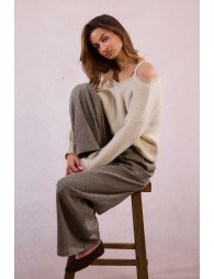 Pull en maille, épaules dégagées