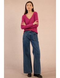 Sweater with iridescent collar trim