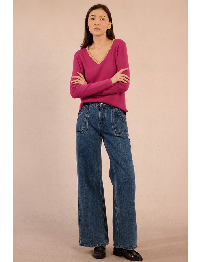 Sweater with iridescent collar trim