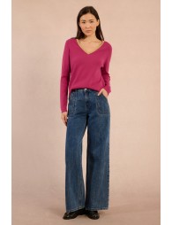 Sweater with iridescent collar trim