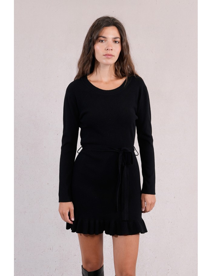 Robe courte en maille, ceinturée