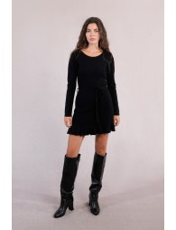 Robe courte en maille, ceinturée