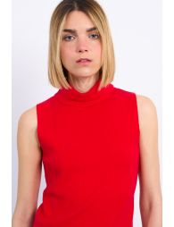 Thin sleeveless turtleneck
