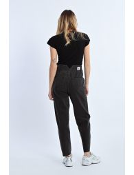 High-waisted carrot jeans