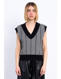 Sleeveless sweater with jacquard effect