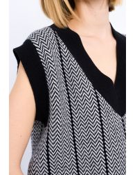 Sleeveless sweater with jacquard effect