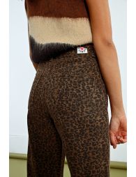 Wide-leg leopard print denim