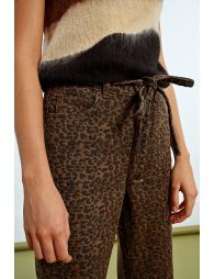 Wide-leg leopard print denim