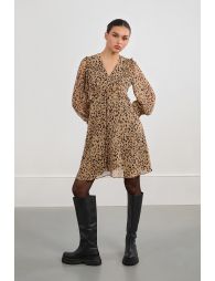Short leopard coat, slightly iridescent