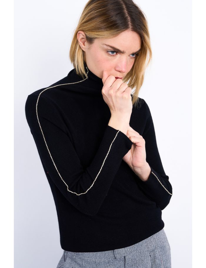 Knitted sweater and rhinestone band