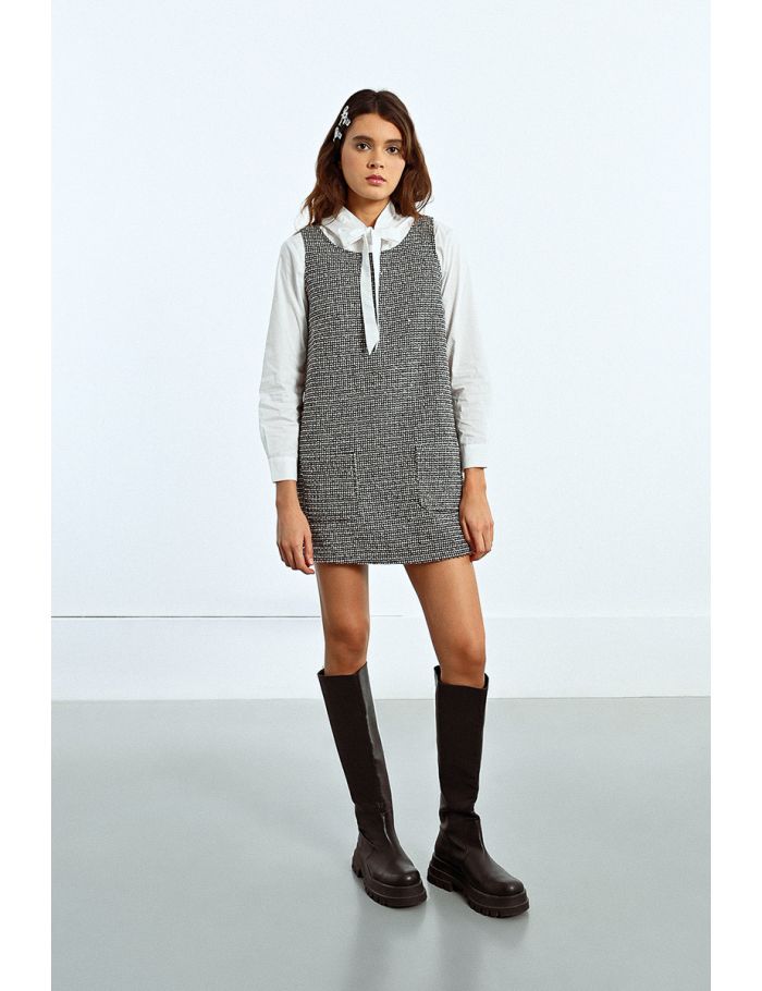 Vestido corto de manga sisa con estampado pata de gallo
