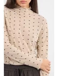 Thin bow undershirt