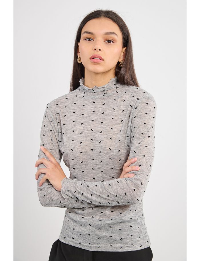 Thin bow undershirt
