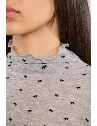 Thin bow undershirt
