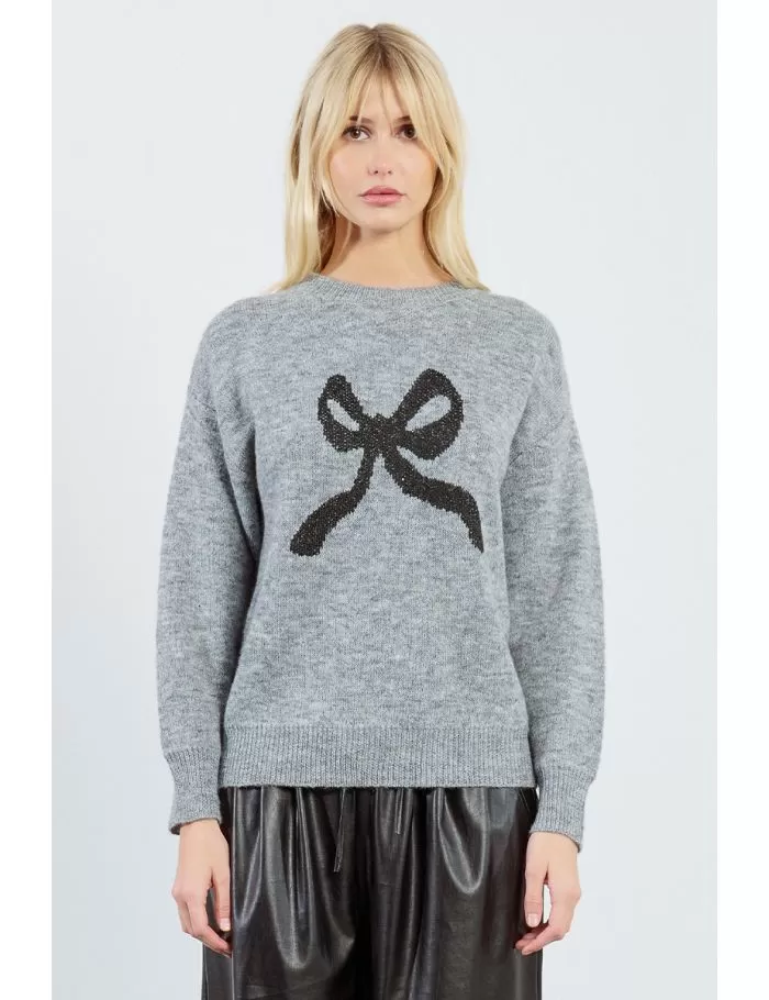 Pull en maille, motif nœud