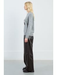 Pull en maille, motif nœud