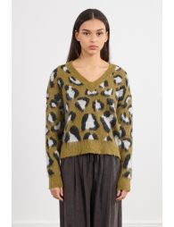 V-neck sweater, leopard