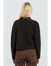 Pull croisé, en maille torsadée