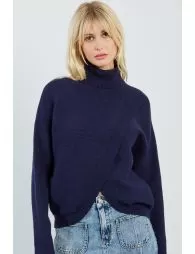 Pull croisé à col roulé