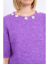 Short-sleeved sweater with beaded flowers