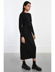 Long skirt, tie belt