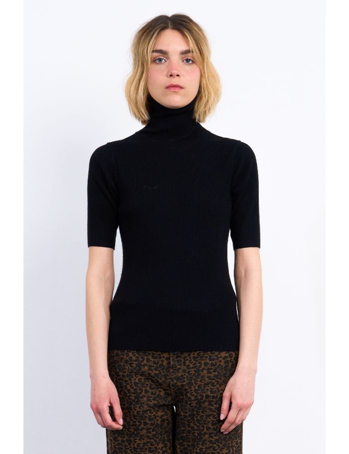 Short-sleeved turtleneck sweater
