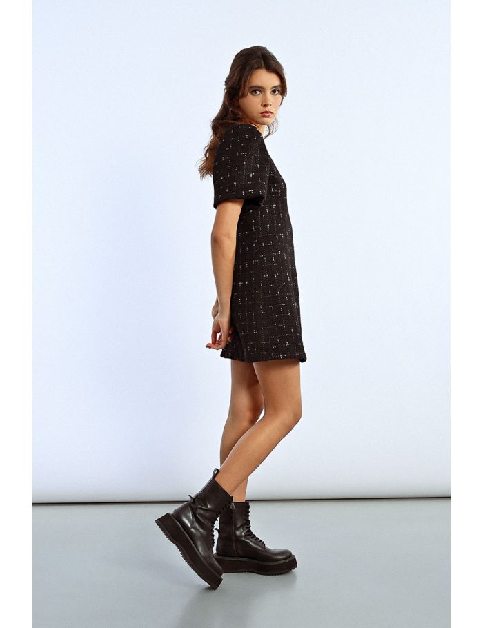 Robe en tweed, manches bouffantes