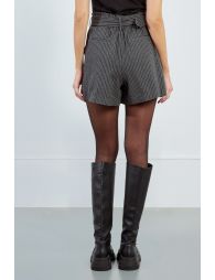 Mini-shorts, high waist