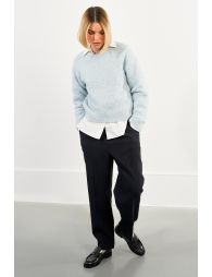 Carrot trousers with pleats