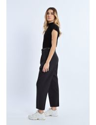 Carrot trousers with pleats