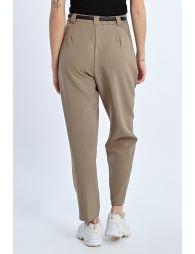 Carrot trousers with pleats