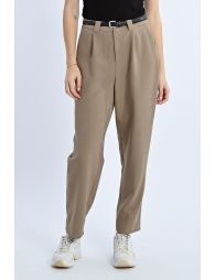Carrot trousers with pleats