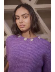 Short-sleeved sweater with beaded flowers