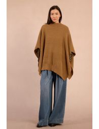 Ponchoasimétrico con cuello alto