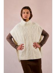 Sleeveless cable knit sweater