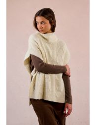 Sleeveless cable knit sweater