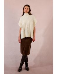 Sleeveless cable knit sweater