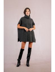 Poncho sans manches torsadé