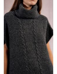 Poncho sans manches torsadé