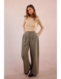 Fine knitted sweater, buttoned