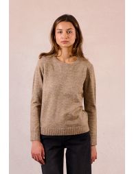 Sweater sprinkled with sequins