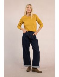 Sweater sprinkled with sequins
