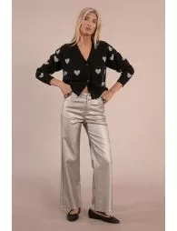 Pantalon large et enduit