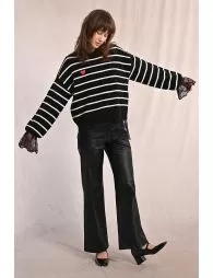 Pantalon large et enduit