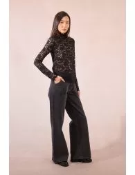 Top semi-transparent en dentelle