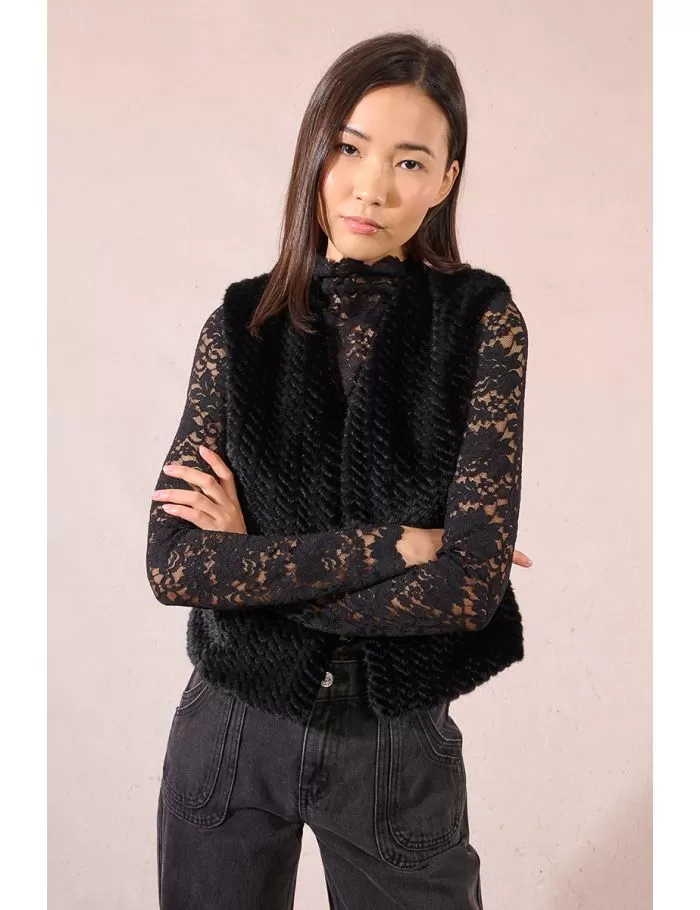 Top semi-transparent en dentelle