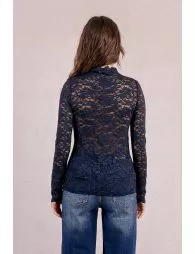 Top semi-transparent en dentelle