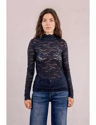 Top semi-transparent en dentelle