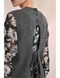 Pull sans manches, ouvert dans le dos